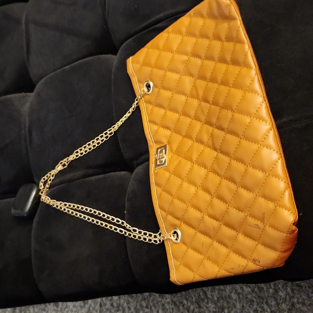 Camel color handbag straps can be short or long